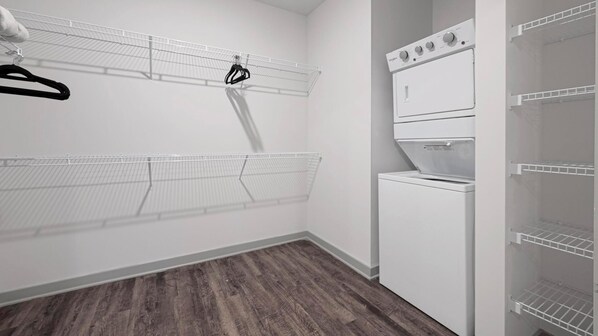 Interior - Landing | Spectacular 2BD, Pool, Gym (Nashville)