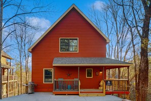 Exterior - Resort Cabin, Sleeps 10, Hot Tub, Pool Table, Deck (Pigeon Forge)