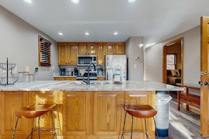 Coffee/tea maker, fridge, microwave, oven - Resort Cabin, Sleeps 10, Hot Tub, Pool Table, Deck (Pigeon Forge)