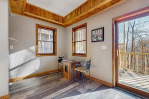 Interior - Resort Cabin, Sleeps 10, Hot Tub, Pool Table, Deck (Pigeon Forge)