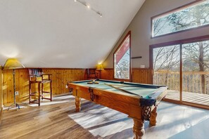 Games room - Resort Cabin, Sleeps 10, Hot Tub, Pool Table, Deck (Pigeon Forge)