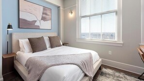 Desk, iron/ironing board, WiFi, bed sheets - Landing | Amazing Studio, Gym (Spartanburg)