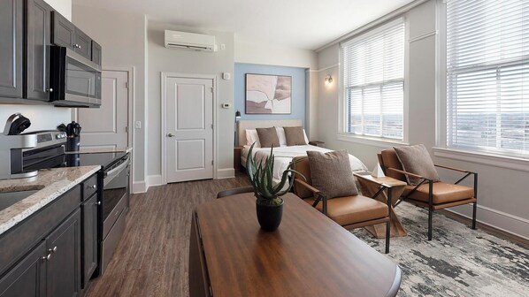 Desk, iron/ironing board, WiFi, bed sheets