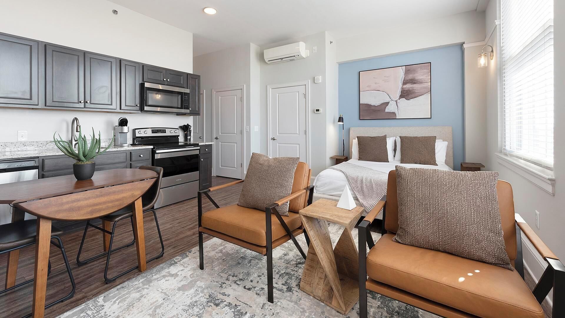 办公桌、熨斗/熨衣板、WiFi、床单