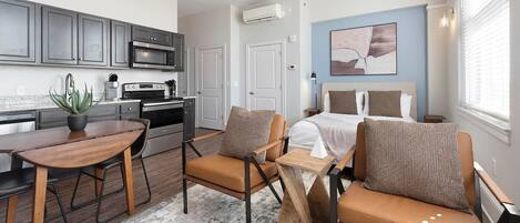 Desk, iron/ironing board, WiFi, bed sheets