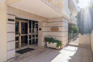 Exterior detail - Les Antilles avec balcon et vue mer panoramique (Cannes)