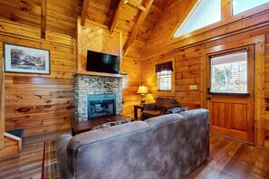 TV, fireplace, offices - Log Cabin, for 6, Hot Tub, Pool Access, Near Parkway (Pigeon Forge)