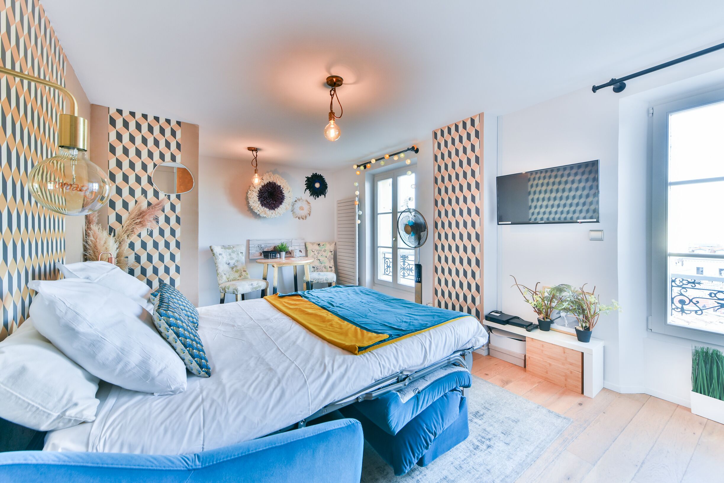 Iron/ironing board, internet, bed sheets