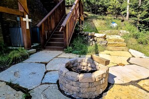 Property grounds - Hillside Cabin, Sleeps 10・Hot Tub・Stunning Views (Townsend)