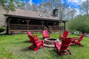 Property grounds - 2 Story Charming Cabin, Sleeps 8, Firepit, Hot Tub (Sevierville)
