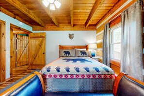 3 bedrooms, iron/ironing board, WiFi, bed sheets - 2 Story Charming Cabin, Sleeps 8, Firepit, Hot Tub (Sevierville)