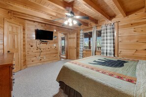 2 bedrooms, iron/ironing board, WiFi, bed sheets - Mtn View Cabin W Hot Tub, Sleeps 8・Resort Pool (Sevierville)