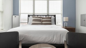 Desk, iron/ironing board, WiFi, bed sheets - Landing | Beautiful Studio, Yoga Studio, Pool (Birmingham)