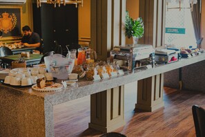 Free daily buffet breakfast - Zagat classic (Foz do Iguaçu)