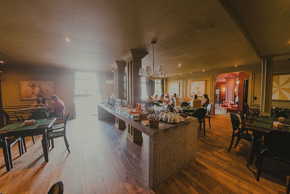 Free daily buffet breakfast - Zagat classic (Foz do Iguaçu)