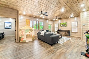 TV, fireplace, offices - Luxe Cabin, Sleeps 14, Pool, Hot Tub, Theater Room (Pigeon Forge)