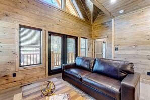 TV, fireplace, offices - Luxe Cabin, Sleep 10・Indoor Pool・Home Theater・Deck (Pigeon Forge)