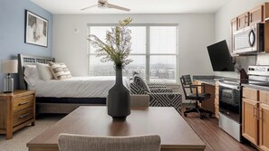 Desk, iron/ironing board, WiFi, bed sheets - Landing | Modern Studio, Pool, Yoga Studio (Birmingham)