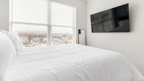 Desk, iron/ironing board, WiFi, bed sheets - Landing | Amazing Studio, Yoga Studio, Gym (Birmingham)