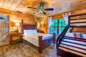 2 bedrooms, iron/ironing board, WiFi, bed sheets - Rustic Charm, Sleeps 8・Modern Comfort Near Smokies (Sevierville)