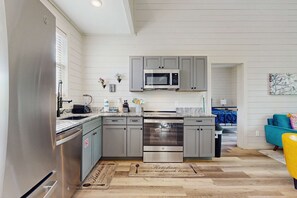 冰箱、微波炉、烤箱、炉灶