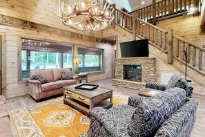 TV, fireplace, offices - Elegant Lodge, for 12・Pool・Hot Tub・Theater・Games (Sevierville)