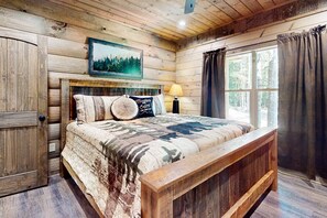 5 bedrooms, iron/ironing board, WiFi, bed sheets - Elegant Lodge, for 12・Pool・Hot Tub・Theater・Games (Sevierville)