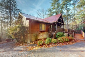 Exterior - Mtn View Cabin, Sleeps 12・Game Room・Hot Tub・Pool (Sevierville)