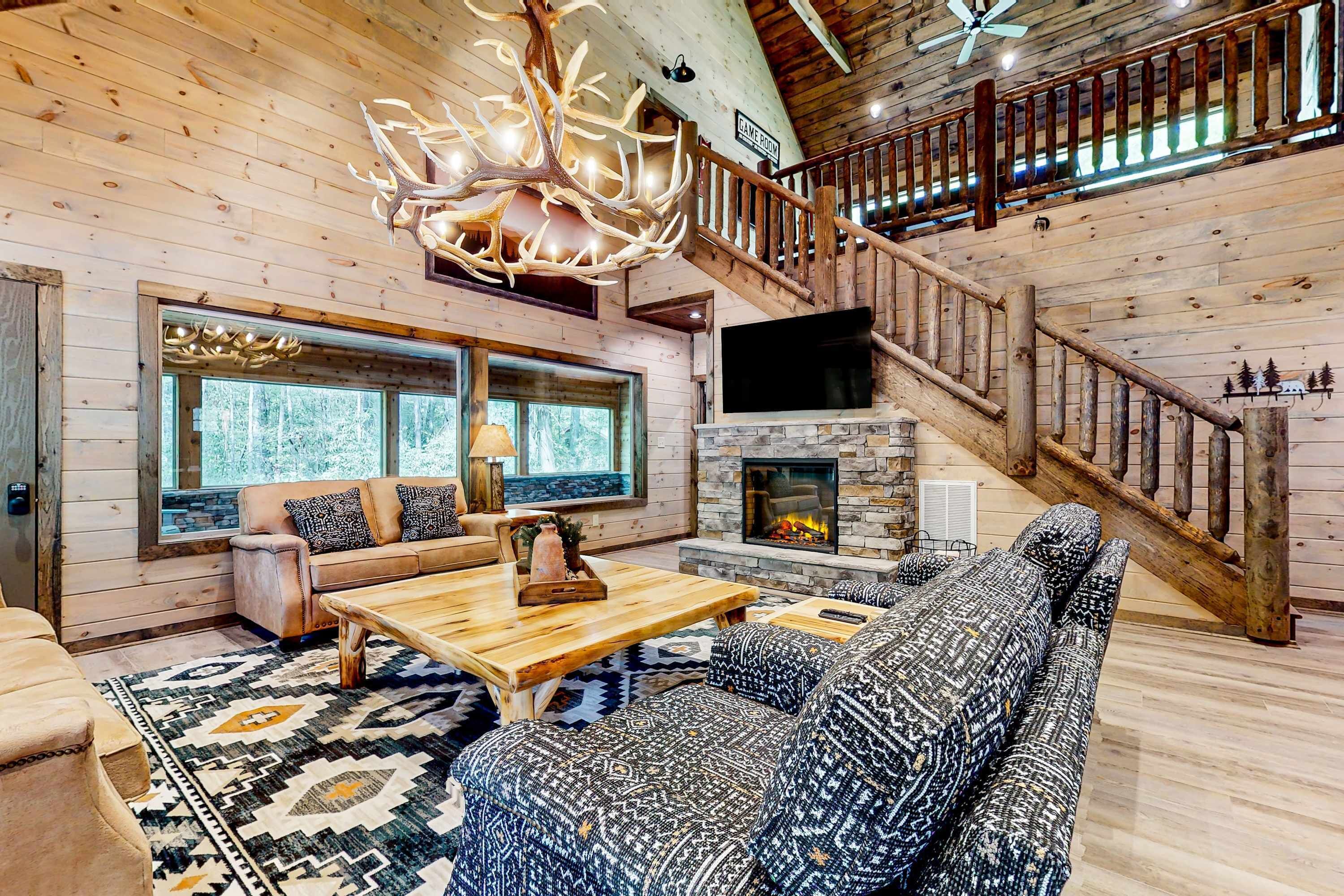 Una televisión, una chimenea, una oficina