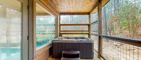Outdoor spa tub