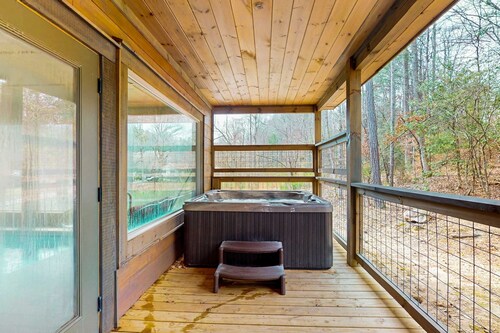 Cozy Cabin, Sleeps 6・Indoor Pool・Hot Tub・Game Room