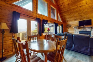Interior - Cabin W Mtn Views, Sleeps 9・Decks・Private Hot Tub (Sevierville)