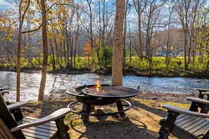 Property grounds - Townsend River Retreat・Lush Greenery・Grill (Townsend)
