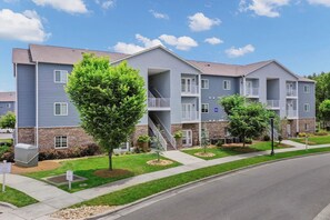 Exterior - Landing | Spectacular 2BD, Gym, Clubhouse (Concord)