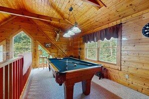 Games room - Smokies Cabin Escape・Pool Table・Hot Tub・Mtn View (Sevierville)