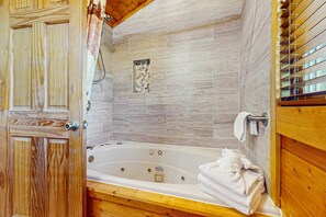 Een douche, handdoeken