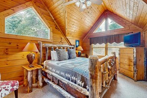 2 bedrooms, iron/ironing board, WiFi, bed sheets - Smokies Cabin Escape・Pool Table・Hot Tub・Mtn View (Sevierville)