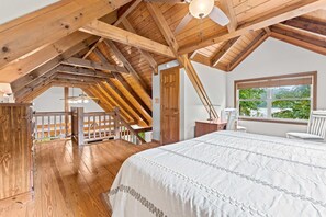 Desk, iron/ironing board, WiFi, bed sheets - Spacious Lakefront Home, Sleeps 8・Dock・Pool Table (Sharps Chapel)