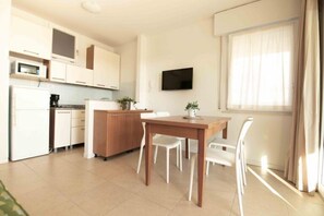 Dining - Residence Bia's Beach three-room apartment Trilo D for 5 persons (Bibione)