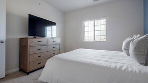 Desk, iron/ironing board, WiFi, bed sheets - Landing | Stunning 1BD, Clubhouse, Gym (Concord)