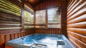 A wooden cabin with a hot tub. - Forested Hideaway, Sleeps 14・Hot Tub・Pool Access (Sevierville)