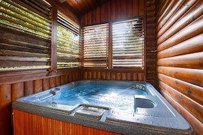 Interior - Forested Hideaway, Sleeps 14・Hot Tub・Pool Access (Sevierville)