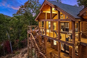 Terrace/patio - Smoky Mountain View Cabin Escape・Gym・Games・Grill (Sevierville)
