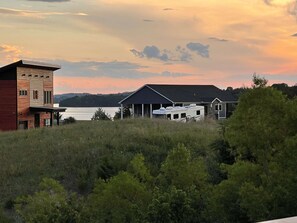 Exterior - Lakefront Home, Sleeps 8・Spacious Deck・Pool Access (Sevierville)