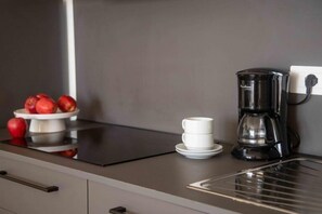 Frigorifero, microonde, macchina per tè/caffè, seggiolone