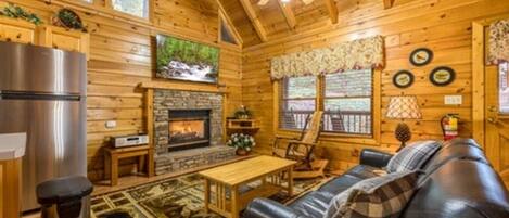 TV, peis, stereoanlegg og kontorer