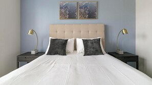Desk, iron/ironing board, WiFi, bed sheets - Landing | Modern 2BD, Pool, Gym (Katy)
