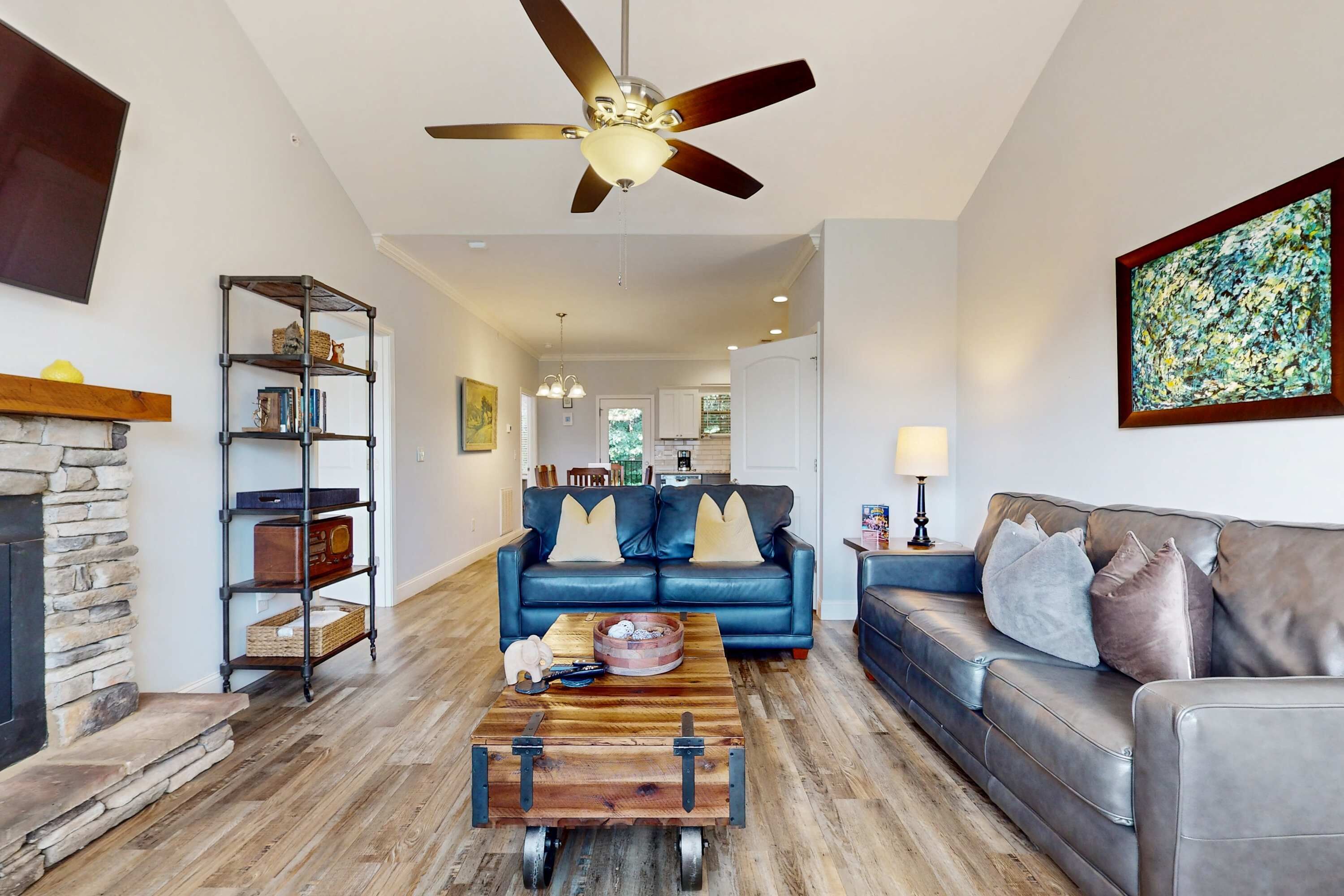 テレビ、暖炉、書斎 / ワークスペース