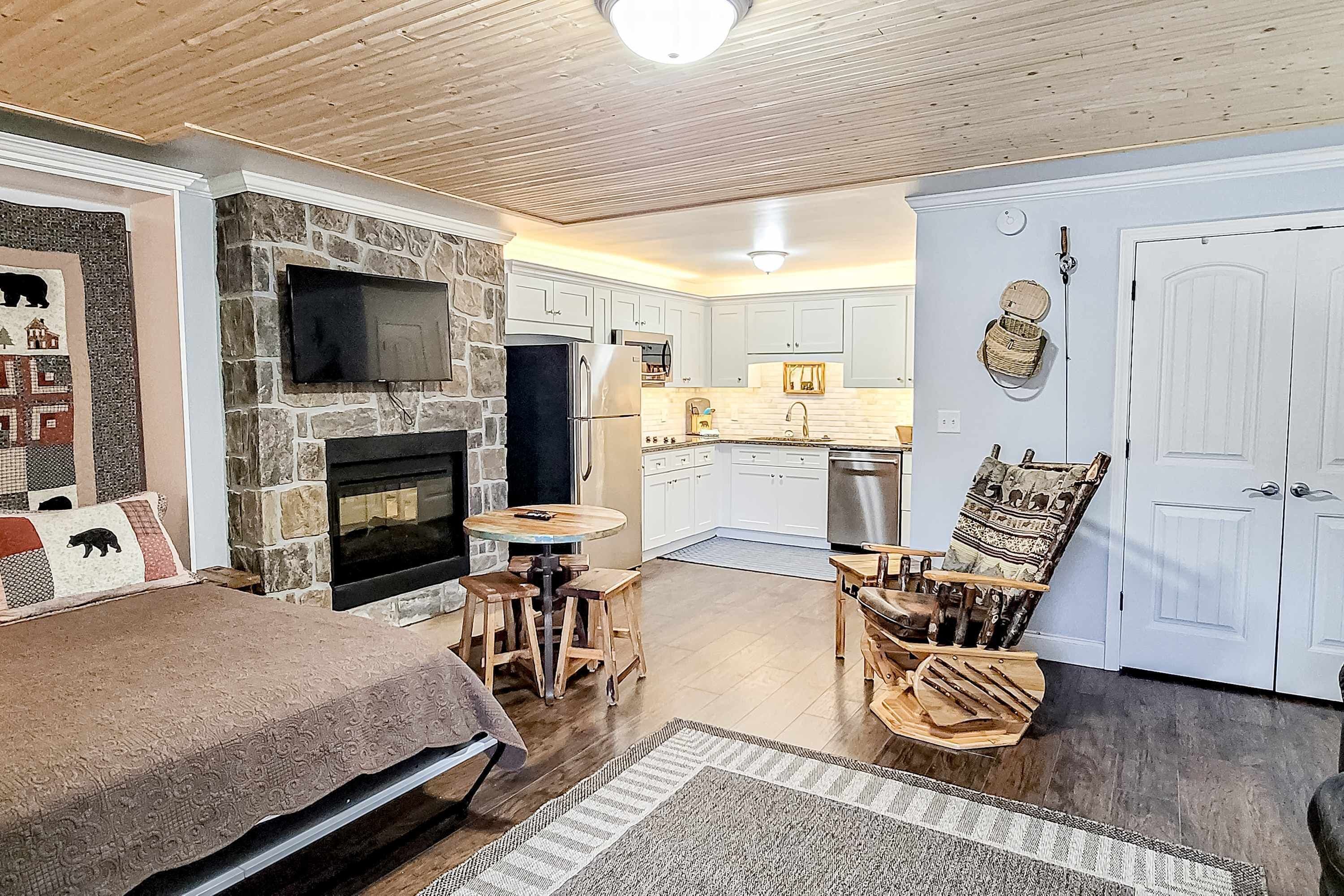 Desk, WiFi, bed sheets