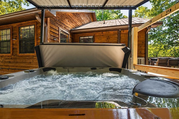 Bañera de hidromasaje al aire libre